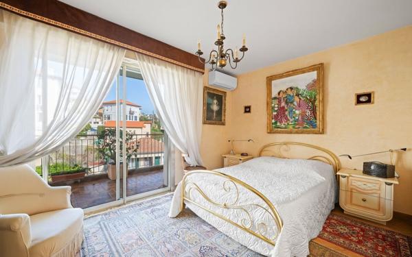 Appartement à vendre    5 pièces • 122 m2 Nice