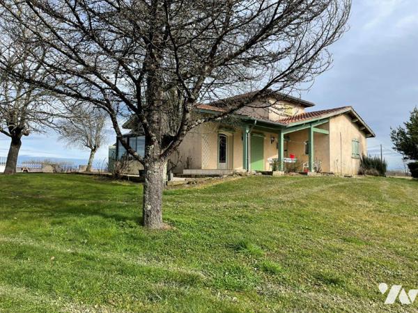 MIRANDE à 10min, au calme, villa de construction traditionnelle sur 2001m², garage.