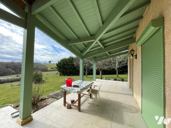 MIRANDE à 10min, au calme, villa de construction traditionnelle sur 2001m², garage.