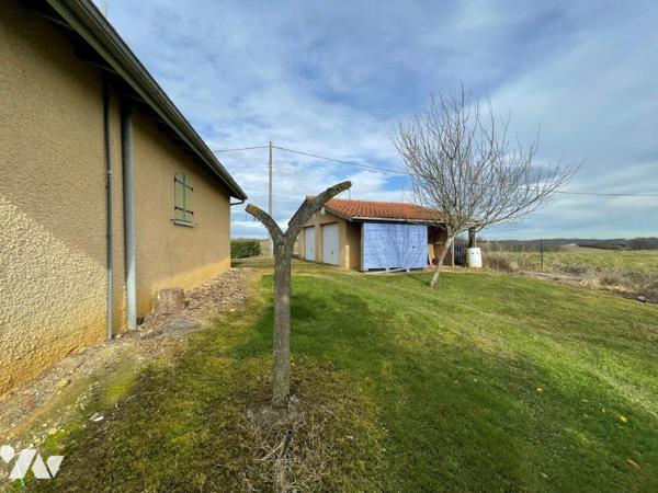 MIRANDE à 10min, au calme, villa de construction traditionnelle sur 2001m², garage.
