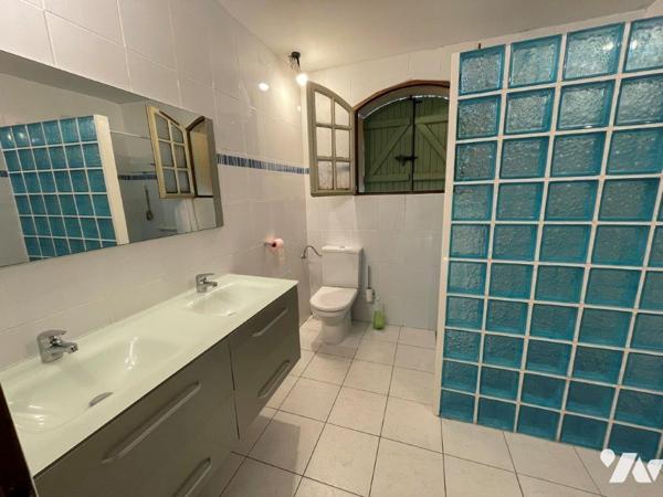 MIRANDE à 10min, au calme, villa de construction traditionnelle sur 2001m², garage.