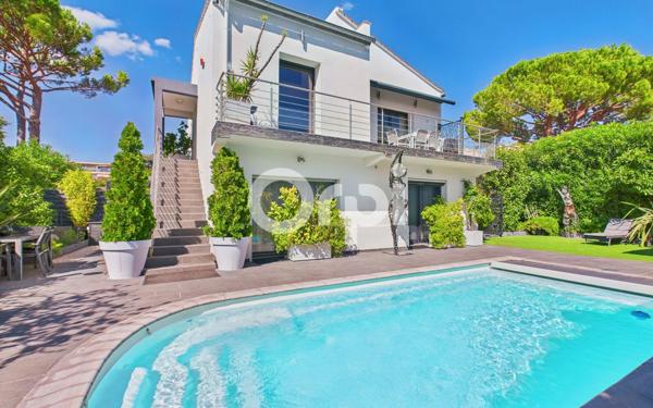 Maison à vendre    6 pièces • 220 m2 Mandelieu-la-Napoule