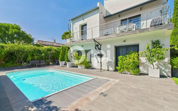 Maison à vendre    6 pièces • 220 m2 Mandelieu-la-Napoule