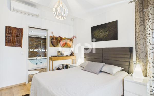 Maison à vendre    6 pièces • 220 m2 Mandelieu-la-Napoule