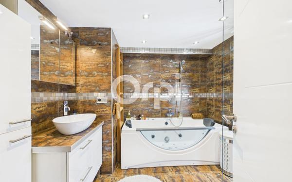 Maison à vendre    6 pièces • 220 m2 Mandelieu-la-Napoule