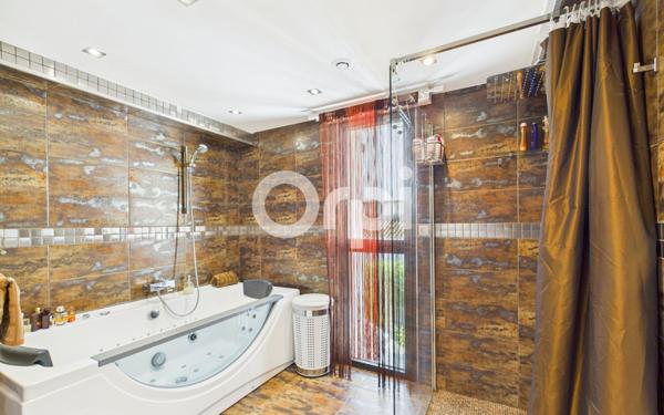 Maison à vendre    6 pièces • 220 m2 Mandelieu-la-Napoule