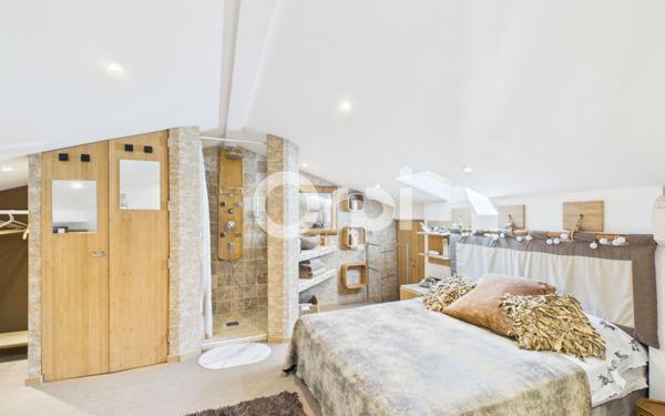 Maison à vendre    6 pièces • 220 m2 Mandelieu-la-Napoule