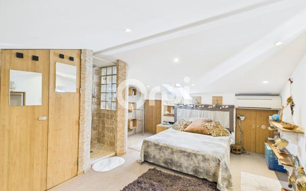 Maison à vendre    6 pièces • 220 m2 Mandelieu-la-Napoule