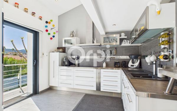 Maison à vendre    6 pièces • 220 m2 Mandelieu-la-Napoule