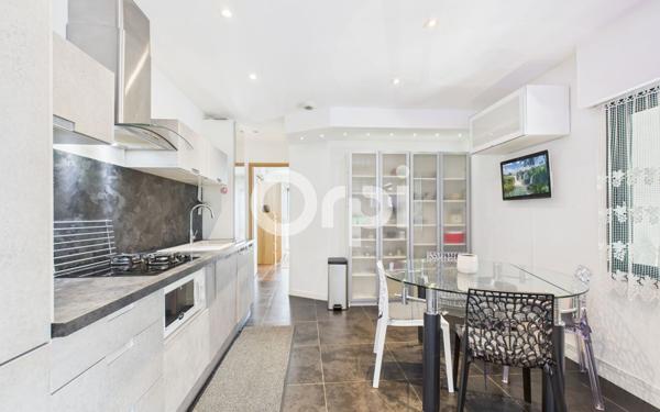 Maison à vendre    6 pièces • 220 m2 Mandelieu-la-Napoule