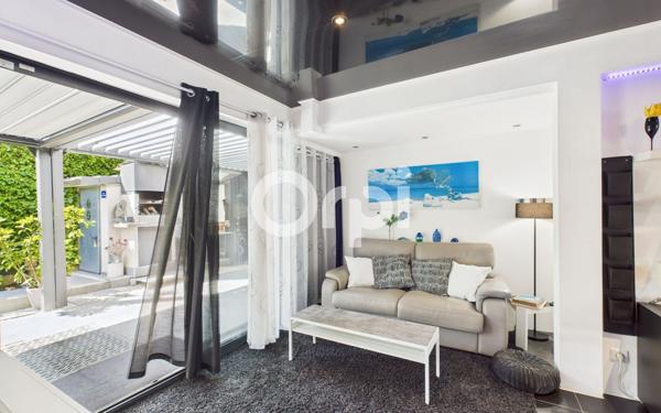 Maison à vendre    6 pièces • 220 m2 Mandelieu-la-Napoule