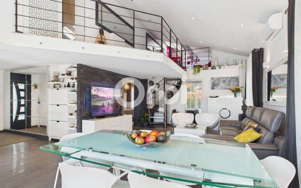 Maison à vendre    6 pièces • 220 m2 Mandelieu-la-Napoule