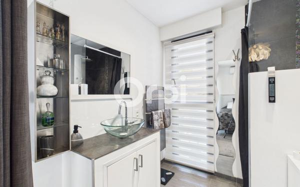 Maison à vendre    6 pièces • 220 m2 Mandelieu-la-Napoule