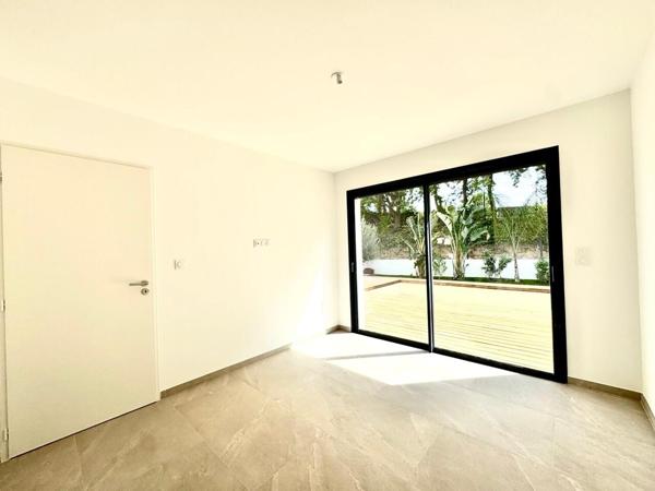 Roquebrune/Argens-Var - Villa neuve 2025 de 120 m2 avec 3 chambre garage et piscine-OFFRE POSSIBLE