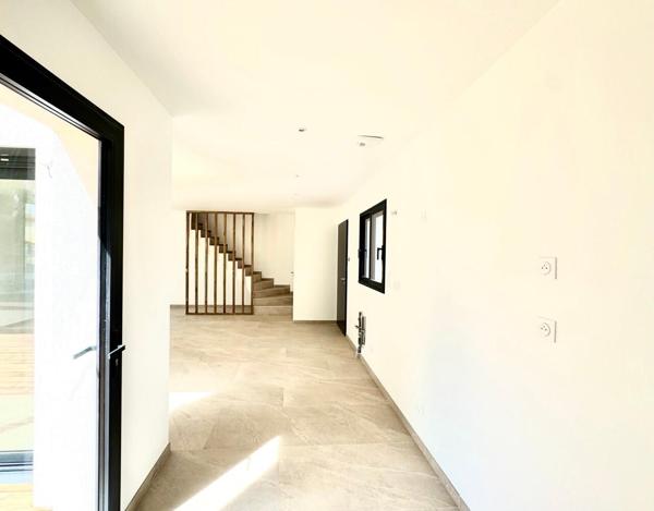 Roquebrune/Argens-Var - Villa neuve 2025 de 120 m2 avec 3 chambre garage et piscine-OFFRE POSSIBLE