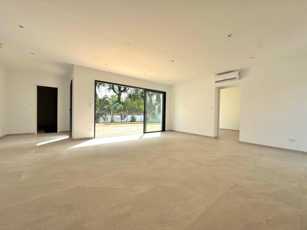 Roquebrune/Argens-Var - Villa neuve 2025 de 120 m2 avec 3 chambre garage et piscine-OFFRE POSSIBLE