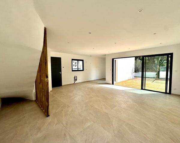 Roquebrune/Argens-Var - Villa neuve 2025 de 120 m2 avec 3 chambre garage et piscine-OFFRE POSSIBLE