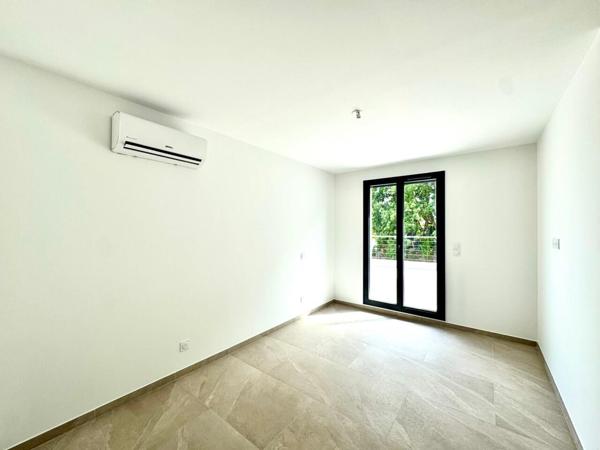 Roquebrune/Argens-Var - Villa neuve 2025 de 120 m2 avec 3 chambre garage et piscine-OFFRE POSSIBLE