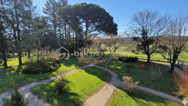 Coup de cœur assuré : Demeure de charme entièrement rénovée avec piscine et grand parc

Située au calme absolu en pleine campagne, à l'abri des regards, découvrez cette magnifique propriété alliant le cachet intemporel de l'ancien et le confort moderne grâce à des travaux importants de rénovation réalisés avec soin.

D'une surface généreuse de 210m² habitable, cette maison lumineuse et chaleureuse se compose de :
Pièces de vie : Un vaste salon-séjour convivial 
Une cuisine aménagée et équipée, parfaits pour recevoir.
Une buanderie - Chaufferie
5 chambres spacieuses dont un bureau idéal pour le télétravail.
Une superbe suite parentale privative garantissant un confort absolu.

Performance énergétique : Classée D, un atout rare et performant pour une bâtisse de ce cachet.

Les Extérieurs et Potentiel :
L'espace détente : Profitez d'une superbe piscine entourée d'une grande terrasse ensoleillée, idéale pour les beaux jours.
Le terrain : Magnifiques hectares de prés attenants, parfait pour des projets de nature, des animaux ou des espaces verts infinis.

Dépendances : Un immense garage de plus de 100 m², offrant un potentiel exceptionnel de stockage, d'atelier ou de stationnement pour plusieurs véhicules.

Projet professionnel et touristique : Grâce à ses volumes, sa configuration et son environnement privilégié, cette propriété offre une belle opportunité pour la création de chambres d'hôtes.

Un bien rare sur le marché, prêt à accueillir votre projet de vie ou d'investissement.

Contactez-moi dès aujourd'hui pour organiser une visite et découvrir tout le potentiel de ce havre de paix.
Ouverte à l'inter-agence