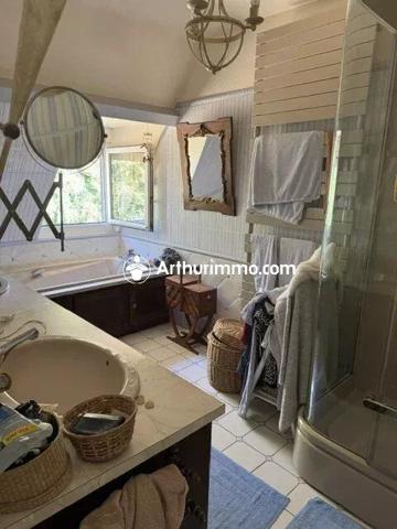 Vente                                                      Propriété
                        
                                         215 m2                     à Bagnoles-de-l'Orne-Normandie