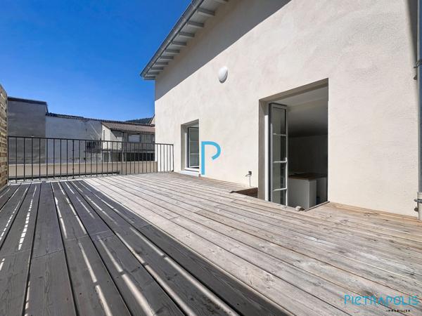 Bel appartement de type T3 avec terrasse et stationnement couvert