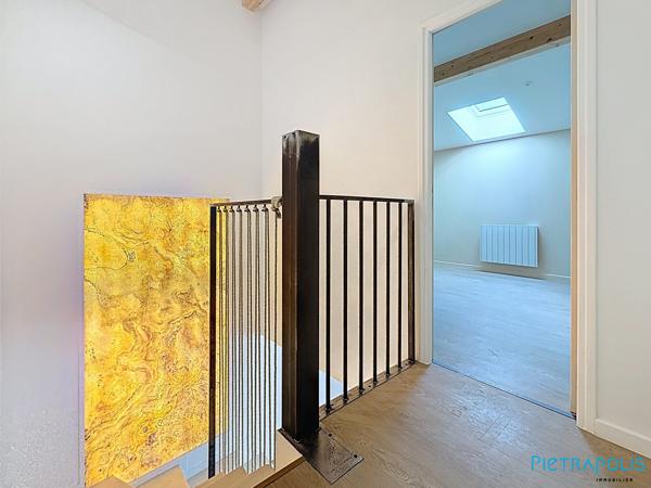 Bel appartement de type T3 avec terrasse et stationnement couvert