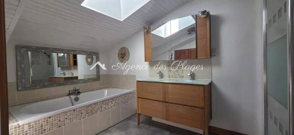 MAISON ET APPARTEMENT A ROULLET SAINT ESTEPHE