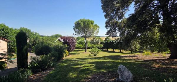 MAISON ET APPARTEMENT A ROULLET SAINT ESTEPHE