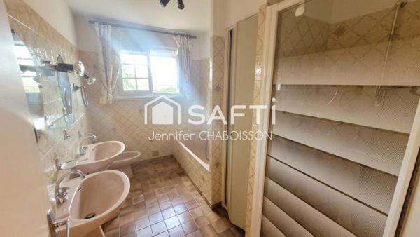 Situation idéale, alliant tranquillité et proximité des services