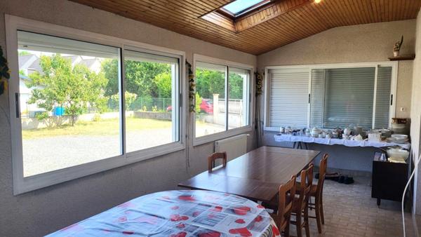 MONTS - 37260 - MAISON SPACIEUSE - 4 CHAMBRES - BELLE ET GRANDE VERANDA - GARAGE - TERRAIN DE 800M2