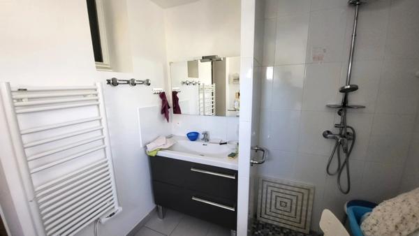 MONTS - 37260 - MAISON SPACIEUSE - 4 CHAMBRES - BELLE ET GRANDE VERANDA - GARAGE - TERRAIN DE 800M2