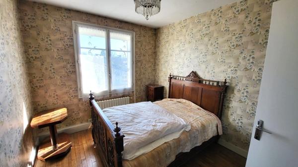 MONTS - 37260 - MAISON SPACIEUSE - 4 CHAMBRES - BELLE ET GRANDE VERANDA - GARAGE - TERRAIN DE 800M2