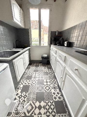 CHARTRES CENTRE,  PIED CATHEDRALE 
BEAU 3 PIECES  2ème ETAGE, 57.75m²(Carrez), 59m² (Habitables)