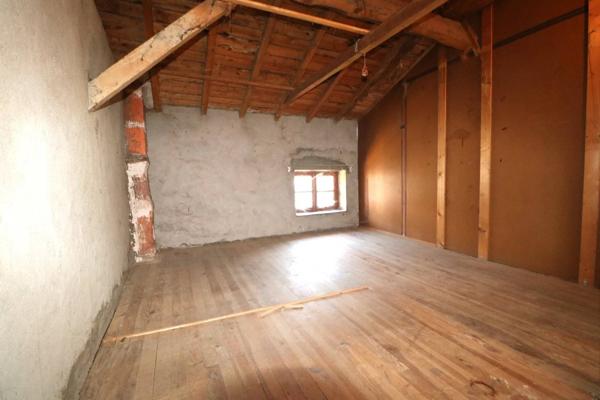 Maison de 90m² habitables, élevés sur sous-sol