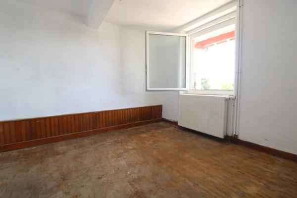 Maison de 90m² habitables, élevés sur sous-sol