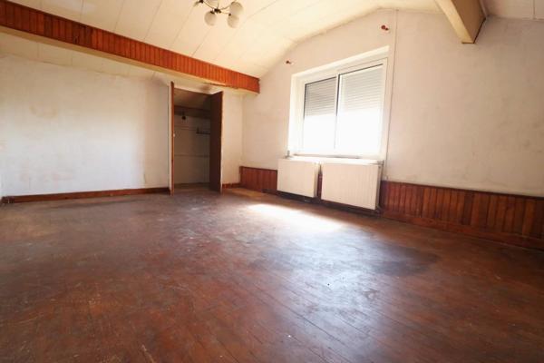 Maison de 90m² habitables, élevés sur sous-sol