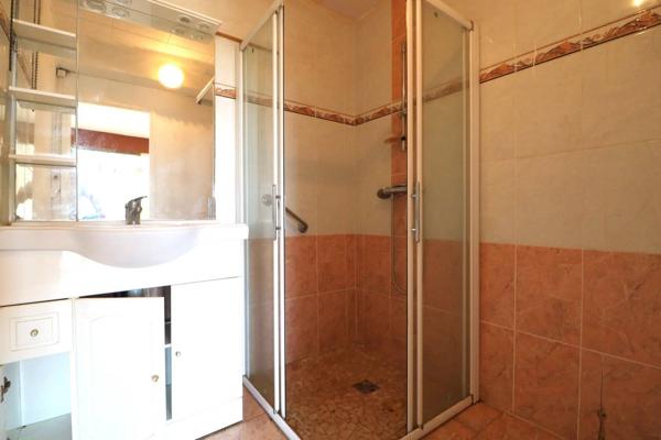 Maison de 90m² habitables, élevés sur sous-sol