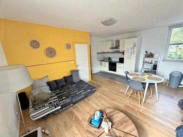 Vente                                                      Immeuble
                        
                     7 pièces                      193 m2                     à Lille