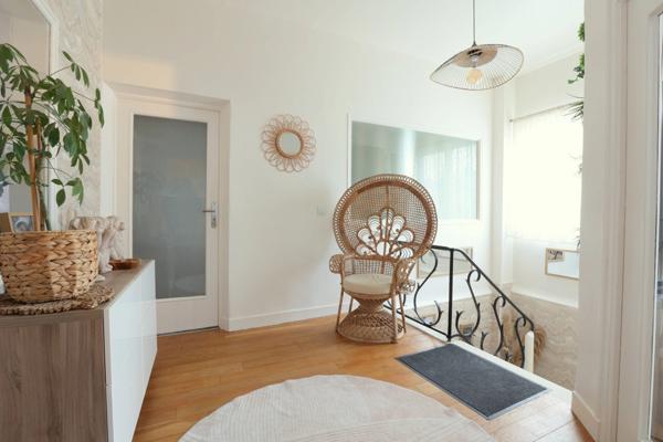 EPERNAY(51) Coteaux ouest Maison type 11 avec 1 appartement indépendant en RDC sur une parcelle de 529 m²