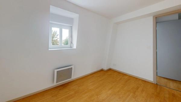 Vente                                                      Maison de ville
                        
                     4 pièces                      85 m2                     à Saint-Quentin