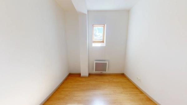 Vente                                                      Maison de ville
                        
                     4 pièces                      85 m2                     à Saint-Quentin