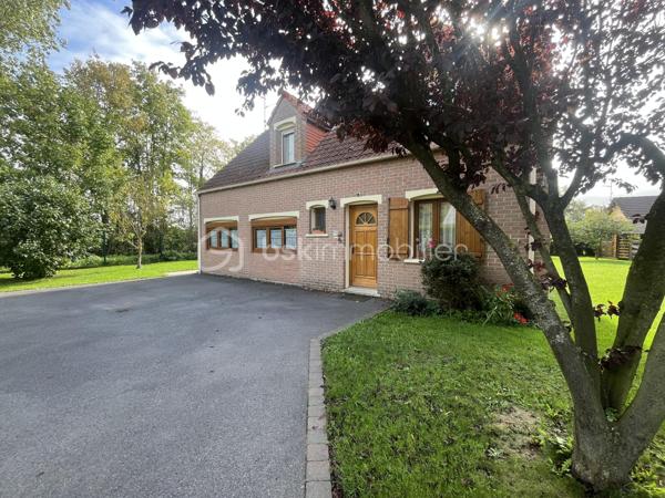 Je vous propose de découvrir cette maison par ses extérieurs. 
Elle présente 140 mètres carrés habitables, de 2005, parfaitement agencée. 
Propose quatre belles chambres, avec la possibilité d'en aménager une cinquième au rez-de-chaussée, qui pourrait être totalement indépendante et constituer une éventuelle suite parentale.
Dispose également d'une jolie véranda donnant sur un jardin parfaitement exposé et agrémenté de plusieurs arbres fruitiers. 
J'insiste sur l'état technique irréprochable de cette maison (pas de TRAVAUX à prévoir, pas d'ENTRETIEN ), un véritable atout.
Alors, si cette première présentation vous donne envie d'en savoir davantage, contactez moi.
Je serai ravi que vous la découvriez en ma compagnie.