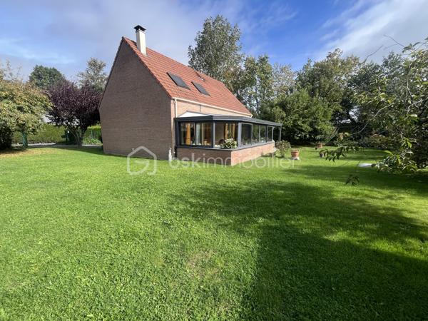 Je vous propose de découvrir cette maison par ses extérieurs. 
Elle présente 140 mètres carrés habitables, de 2005, parfaitement agencée. 
Propose quatre belles chambres, avec la possibilité d'en aménager une cinquième au rez-de-chaussée, qui pourrait être totalement indépendante et constituer une éventuelle suite parentale.
Dispose également d'une jolie véranda donnant sur un jardin parfaitement exposé et agrémenté de plusieurs arbres fruitiers. 
J'insiste sur l'état technique irréprochable de cette maison (pas de TRAVAUX à prévoir, pas d'ENTRETIEN ), un véritable atout.
Alors, si cette première présentation vous donne envie d'en savoir davantage, contactez moi.
Je serai ravi que vous la découvriez en ma compagnie.