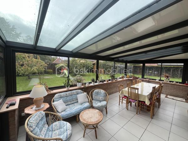 Je vous propose de découvrir cette maison par ses extérieurs. 
Elle présente 140 mètres carrés habitables, de 2005, parfaitement agencée. 
Propose quatre belles chambres, avec la possibilité d'en aménager une cinquième au rez-de-chaussée, qui pourrait être totalement indépendante et constituer une éventuelle suite parentale.
Dispose également d'une jolie véranda donnant sur un jardin parfaitement exposé et agrémenté de plusieurs arbres fruitiers. 
J'insiste sur l'état technique irréprochable de cette maison (pas de TRAVAUX à prévoir, pas d'ENTRETIEN ), un véritable atout.
Alors, si cette première présentation vous donne envie d'en savoir davantage, contactez moi.
Je serai ravi que vous la découvriez en ma compagnie.