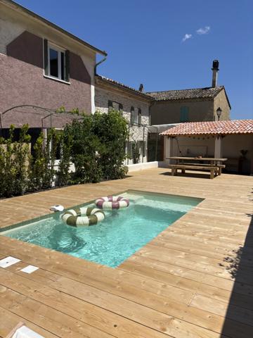Entrechaux (84340) Mazet en pierre rénové avec piscine – charme et rénovation contemporaine