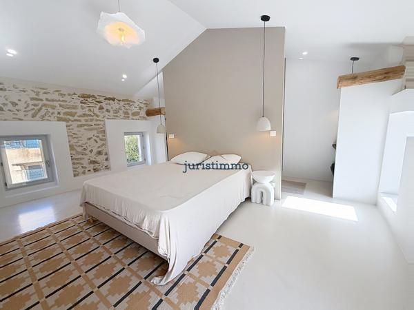 Entrechaux (84340) Mazet en pierre rénové avec piscine – charme et rénovation contemporaine
