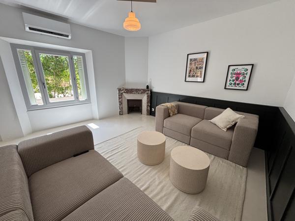 Entrechaux (84340) Mazet en pierre rénové avec piscine – charme et rénovation contemporaine