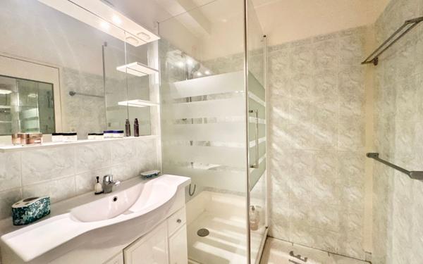 Appartement à vendre    3 pièces • 55 m2 Bordeaux