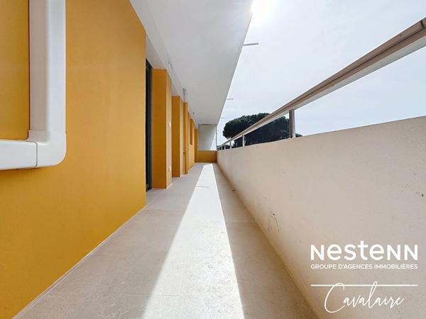 Appartement spacieux et astucieusement rénové de 5 pièces au Lavandou avec vue mer et proximité des plages et des commerces