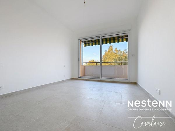 Appartement spacieux et astucieusement rénové de 5 pièces au Lavandou avec vue mer et proximité des plages et des commerces